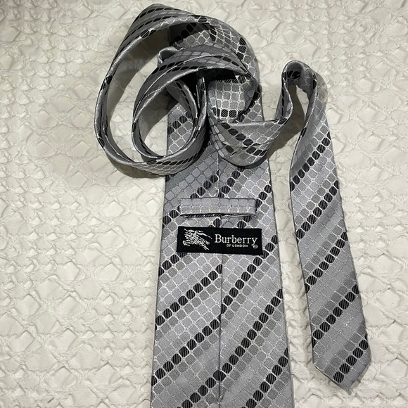 ‘Burberry’ 100% Silk Tie - Picture 4 of 8